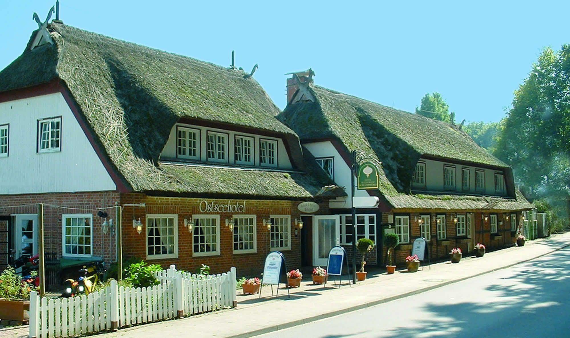 Das Ostseehotel Blekendorf エクステリア 写真
